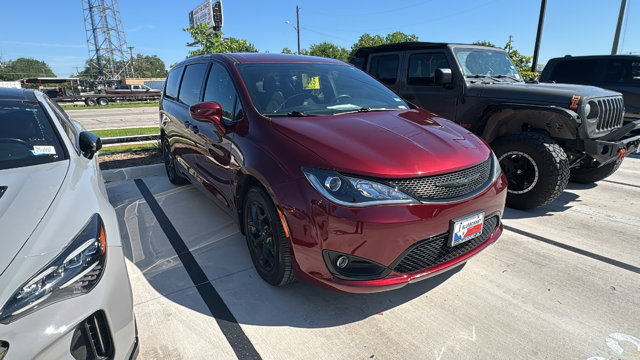Used 2020 Chrysler Pacifica - photo 2