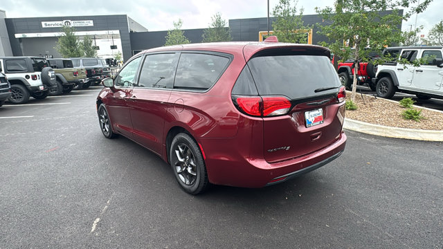 Used 2020 Chrysler Pacifica - photo 8