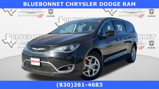 Used 2020 Chrysler Pacifica Touring Minivan - photo 1