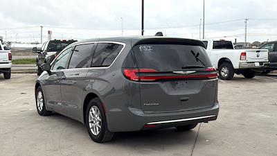 Used 2025 Chrysler Pacifica Select Minivan for sale #PR555134 - photo 2