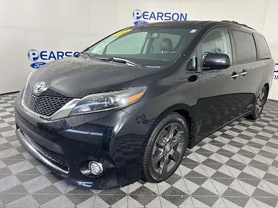 Used 2015 Toyota Sienna - photo 1