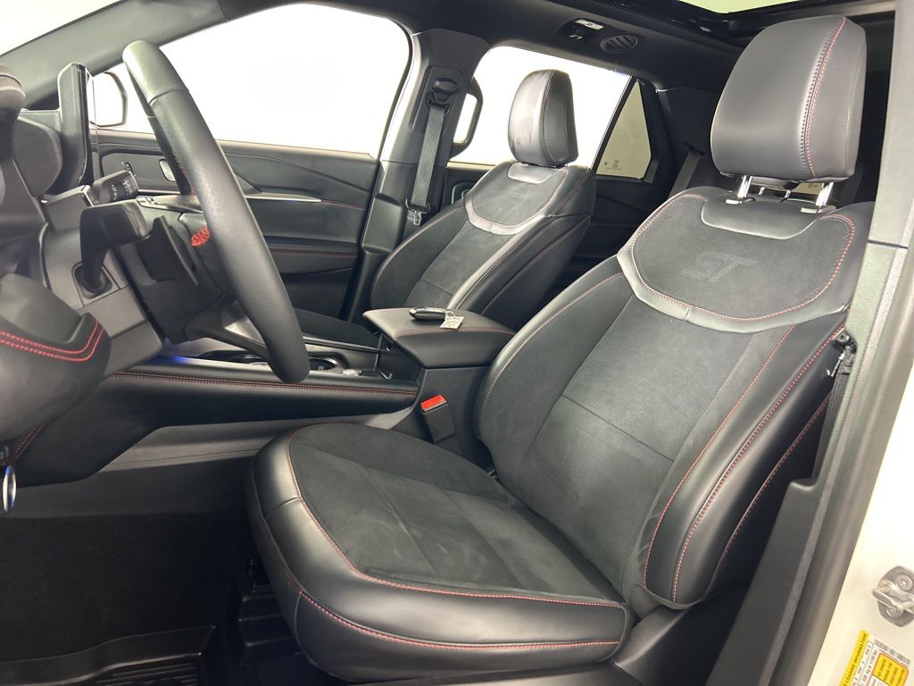Used 2025 Ford Explorer - photo 30