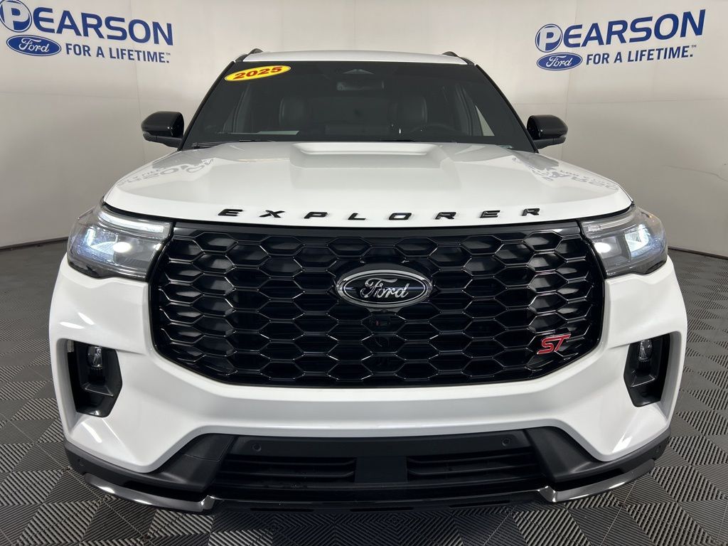 Used 2025 Ford Explorer - photo 5