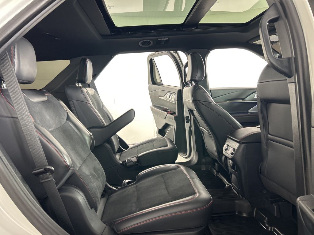 Used 2025 Ford Explorer - photo 38