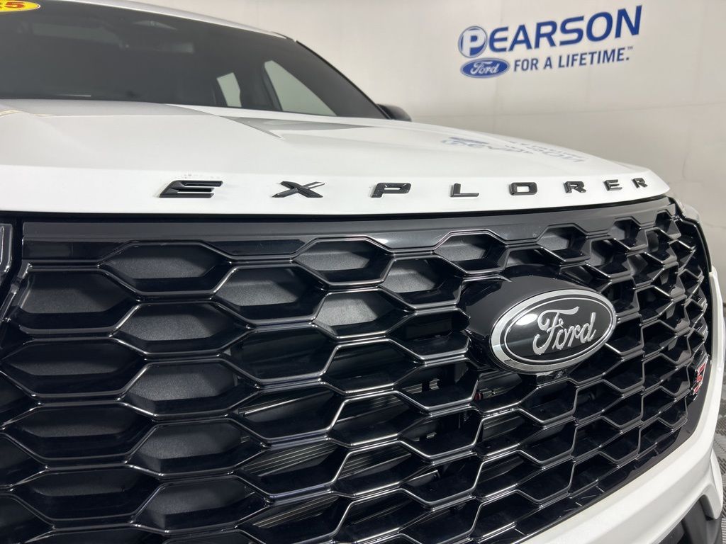 Used 2025 Ford Explorer - photo 6