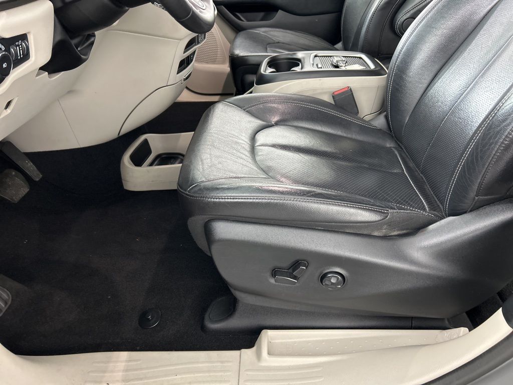 Used 2022 Chrysler Pacifica - photo 22