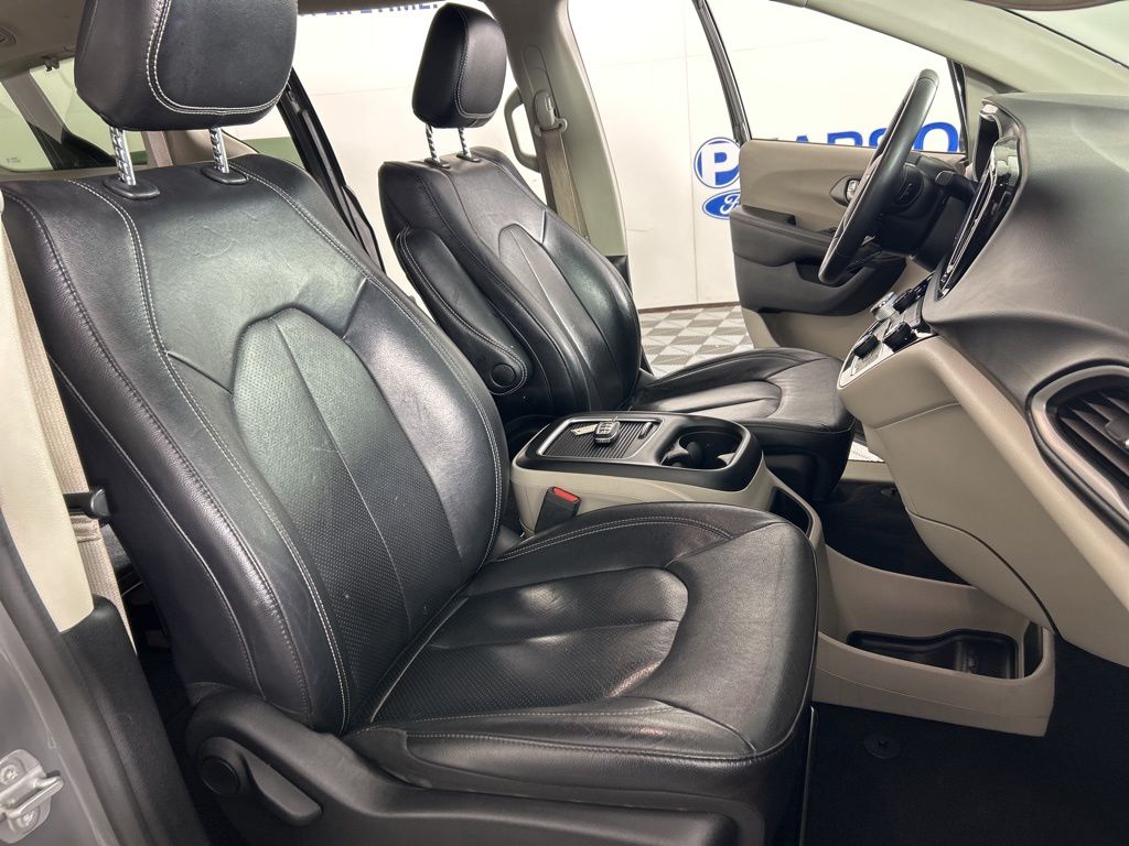 Used 2022 Chrysler Pacifica - photo 27