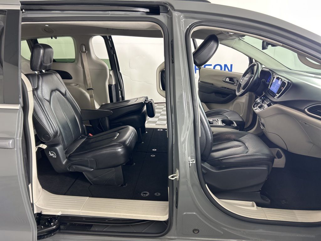 Used 2022 Chrysler Pacifica - photo 34