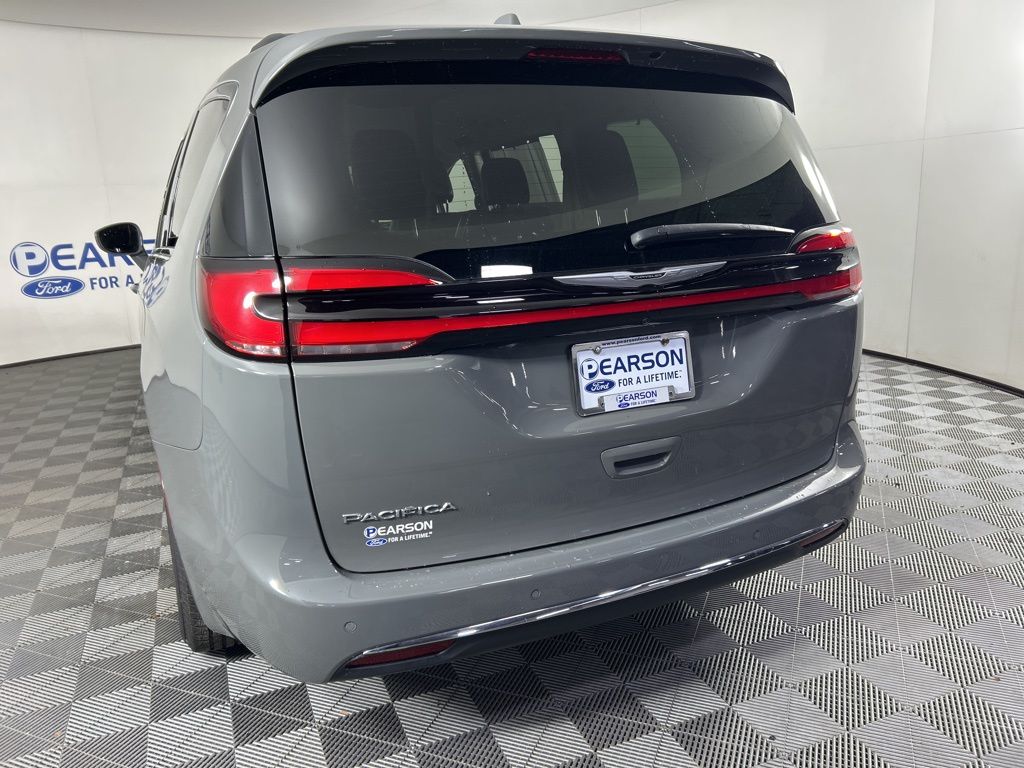 Used 2022 Chrysler Pacifica - photo 8
