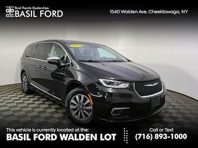 Used 2023 Chrysler Pacifica Limited Minivan for sale #251456TB - photo 1