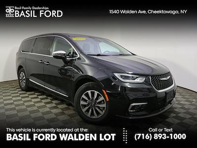 Used 2023 Chrysler Pacifica - photo 1
