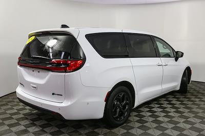 Used 2024 Chrysler Pacifica Select Minivan for sale #R9883 - photo 2