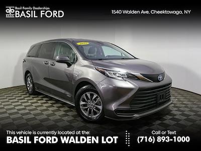Used 2021 Toyota Sienna - photo 1