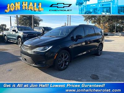 Used 2019 Chrysler Pacifica Limited Minivan for sale #257978B - photo 2