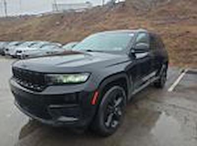 Used 2023 Jeep Grand Cherokee - photo 1