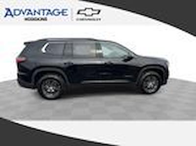 Used 2025 GMC Acadia - photo 1
