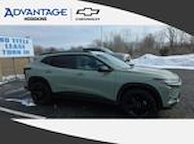 Used 2025 Chevrolet Trax - photo 1