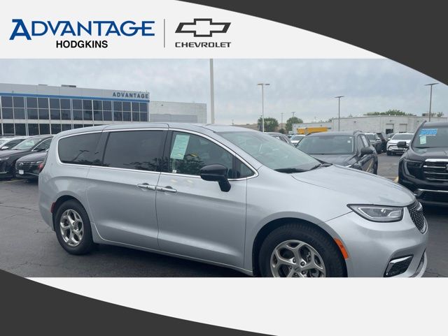 Used 2024 Chrysler Pacifica - photo 1