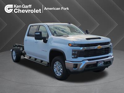 2025 Chevrolet Silverado 3500 Crew Cab 4WD Cab Chassis for sale #4ES3274 - photo 1