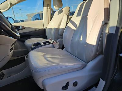 Used 2018 Chrysler Pacifica - photo 1
