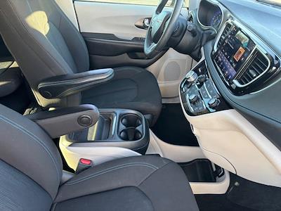 Used 2021 Chrysler Pacifica Touring Minivan for sale #253984B - photo 1