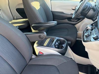 Used 2021 Chrysler Pacifica Touring Minivan for sale #253984B - photo 2