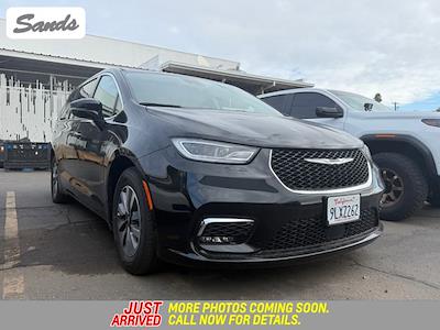 Used 2024 Chrysler Pacifica Select Minivan for sale #SG8212 - photo 1