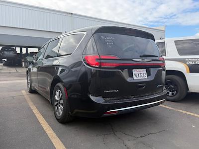 Used 2024 Chrysler Pacifica Select Minivan for sale #SG8212 - photo 2