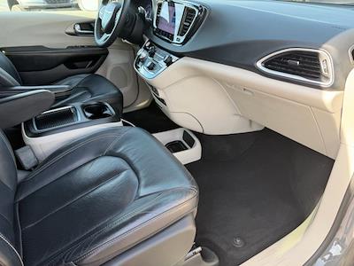 Used 2022 Chrysler Pacifica - photo 1