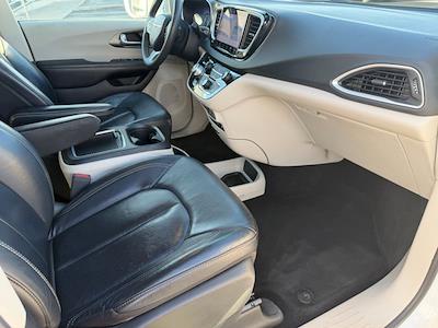 Used 2022 Chrysler Pacifica Touring L Minivan for sale #SG8256 - photo 2