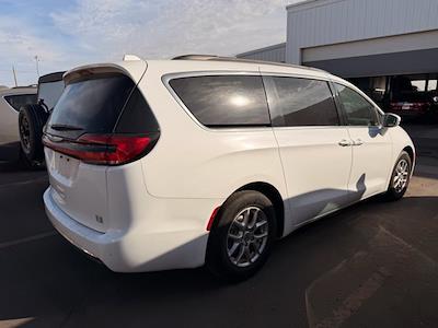 Used 2022 Chrysler Pacifica Touring L Minivan for sale #SG8256 - photo 2