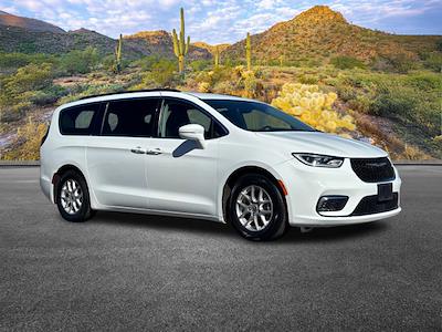Used 2022 Chrysler Pacifica - photo 1