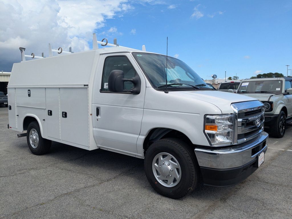 New 2026 Ford E-350 - photo 6
