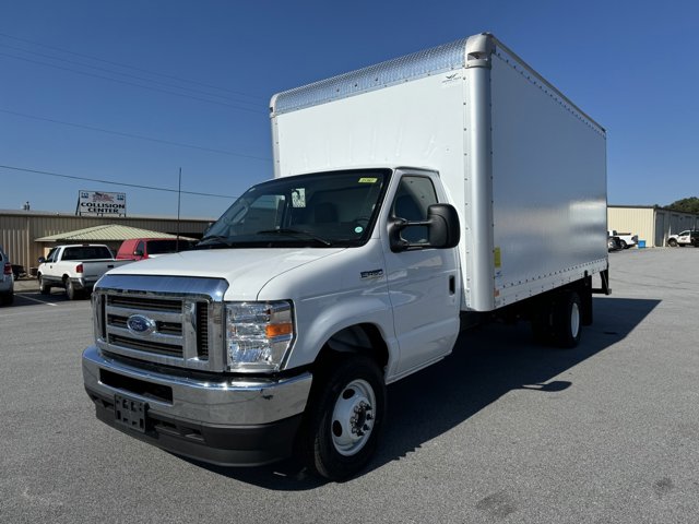 New 2025 Ford E-450 - photo 7