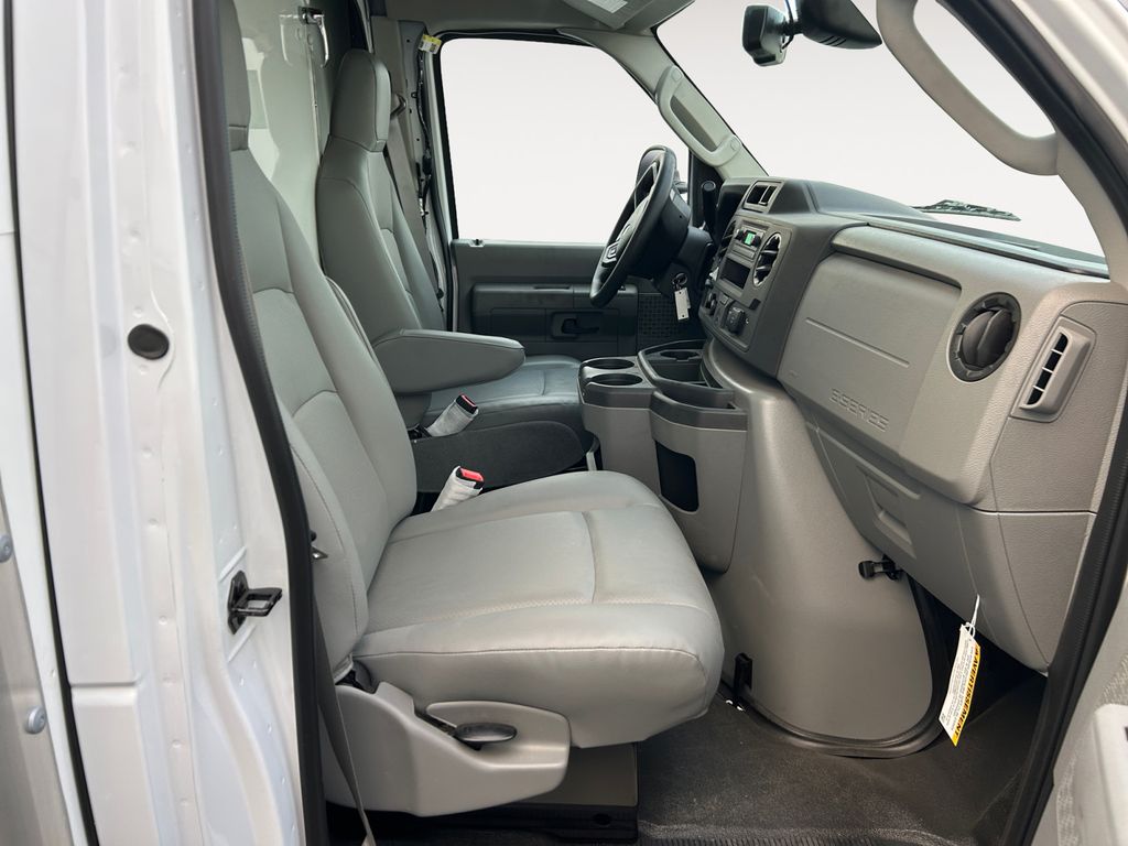 New 2026 Ford E-450 - photo 7