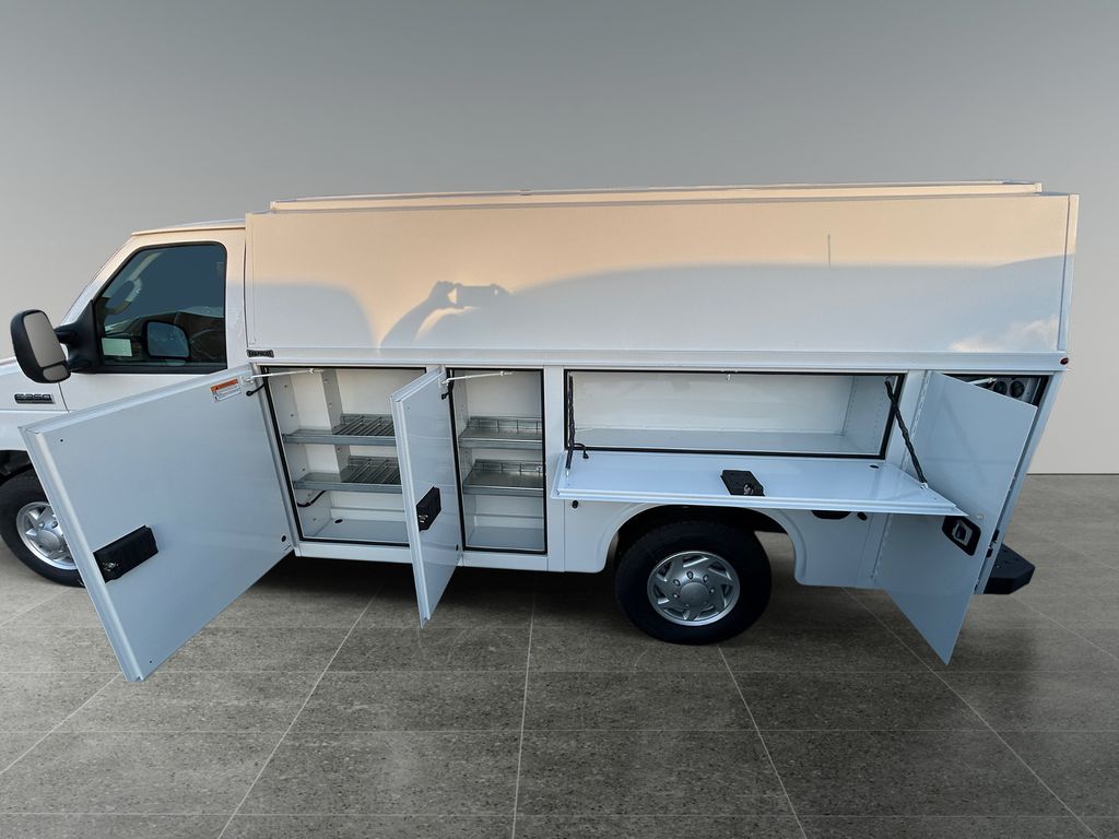New 2026 Ford E-350 - photo 6