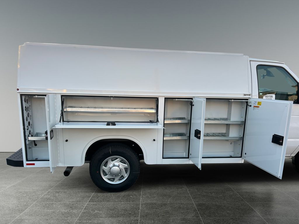 New 2026 Ford E-350 - photo 8