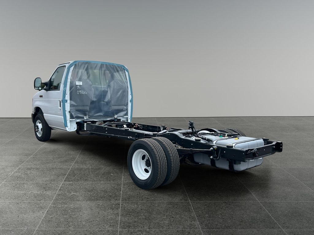 New 2027 Ford E-450 - photo 6