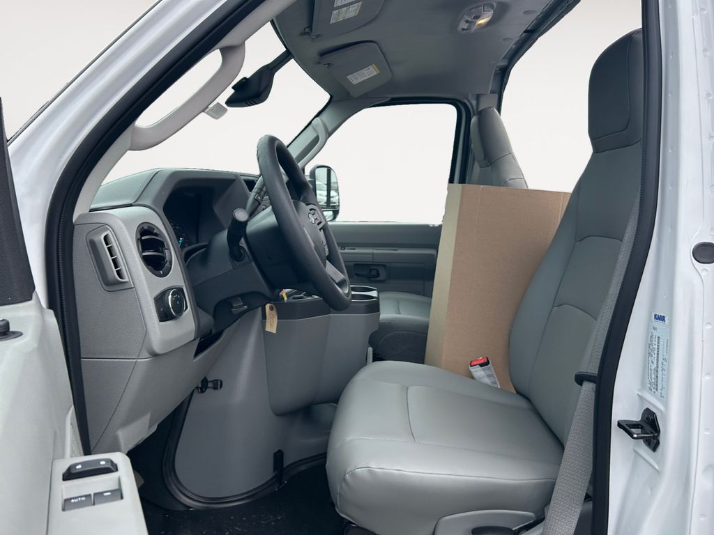New 2027 Ford E-450 - photo 5