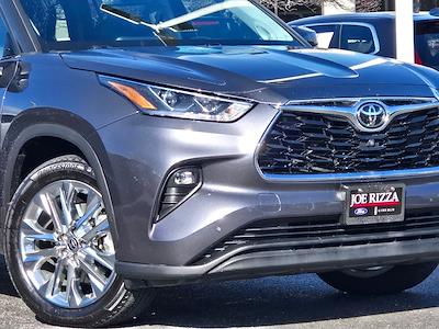 Used 2020 Toyota Highlander - photo 1