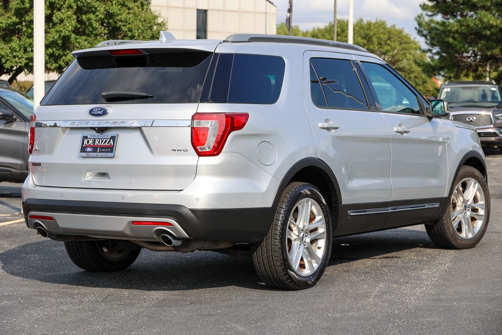 Used 2017 Ford Explorer - photo 2