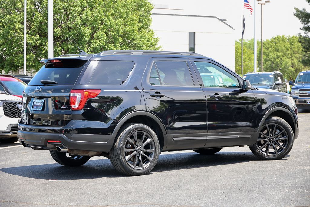 Used 2018 Ford Explorer - photo 2