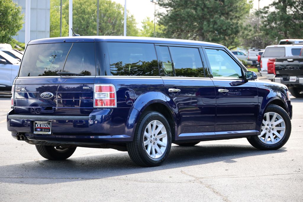 Used 2011 Ford Flex - photo 2