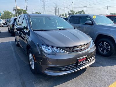 2017 Chrysler Pacifica FWD Minivan for sale #WU212602A - photo 1