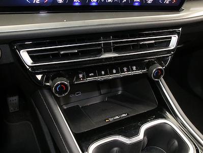 Used 2024 Chevrolet Traverse - photo 1