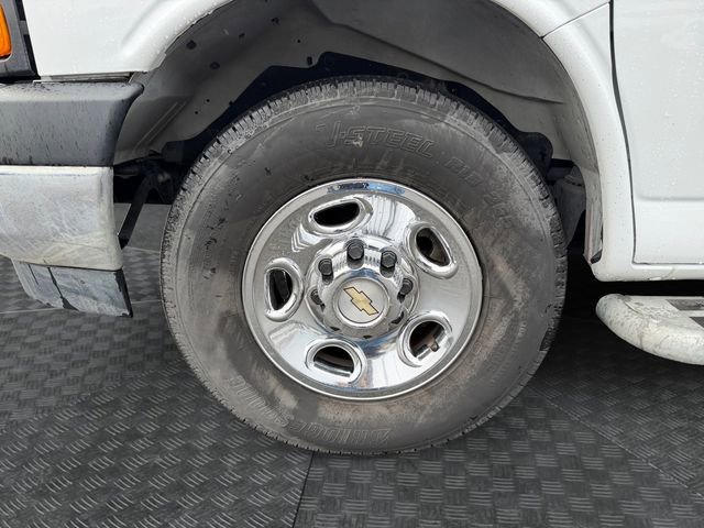 Used 2024 Chevrolet Express 2500 - photo 16