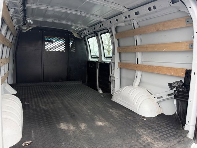 Used 2024 Chevrolet Express 2500 - photo 32
