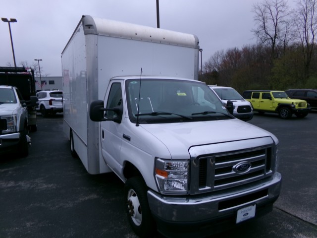 Used 2023 Ford E-450 - photo 6