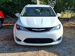 Used 2017 Chrysler Pacifica Minivan thumbnail 3