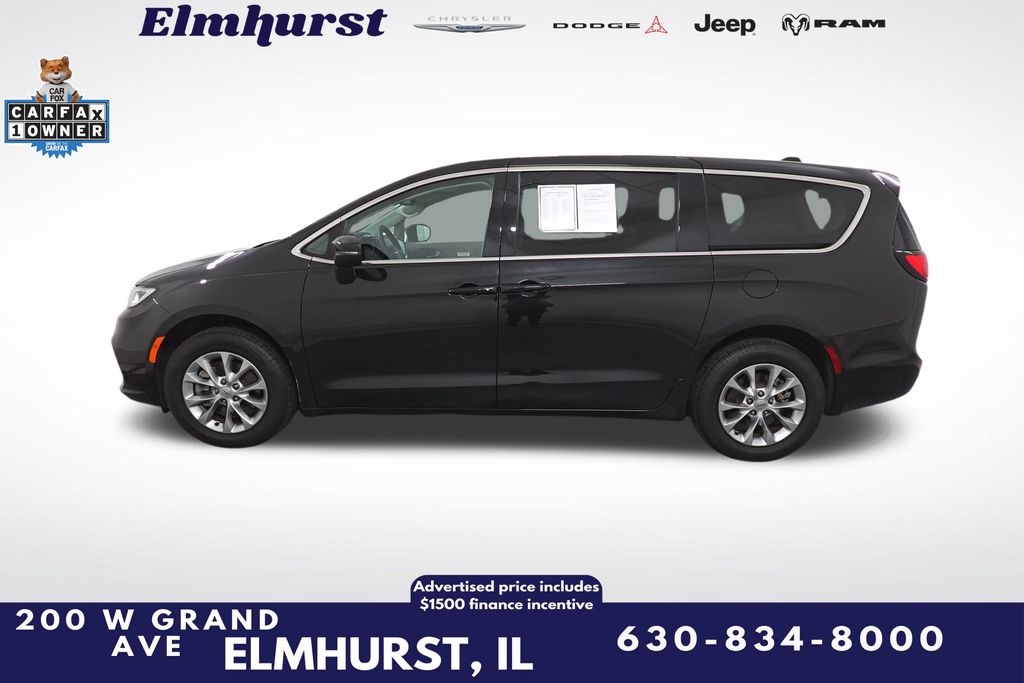 Used 2023 Chrysler Pacifica Touring L Minivan - photo 2